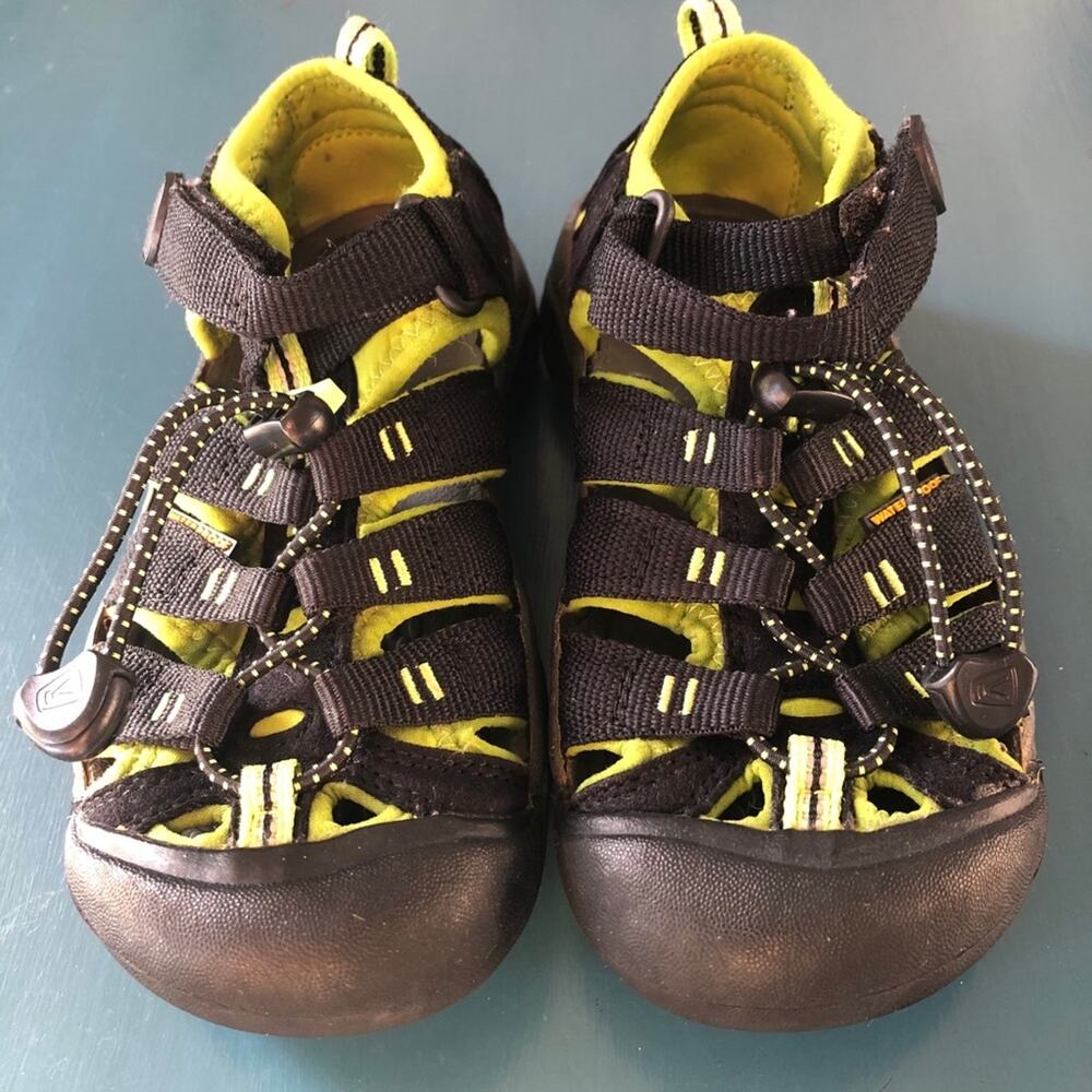 Keen Boys’ Newport H2 Water Hiking Black Size 13